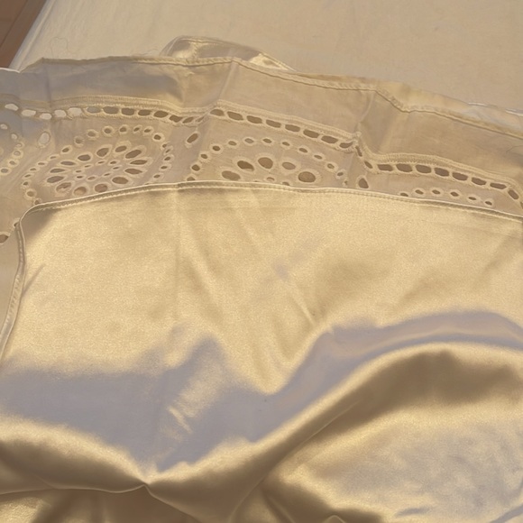 Tahari skirt in white - Picture 5 of 5